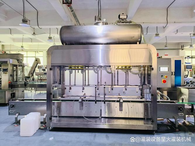 成都自动灌装设备,桶装润滑油灌装机设备助力工厂降本提质焕新颜